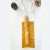 sac à pain bicolore jaune avec une baguette
