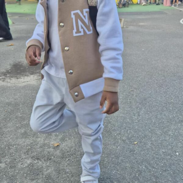 flex thermocollant N blanc sur une veste