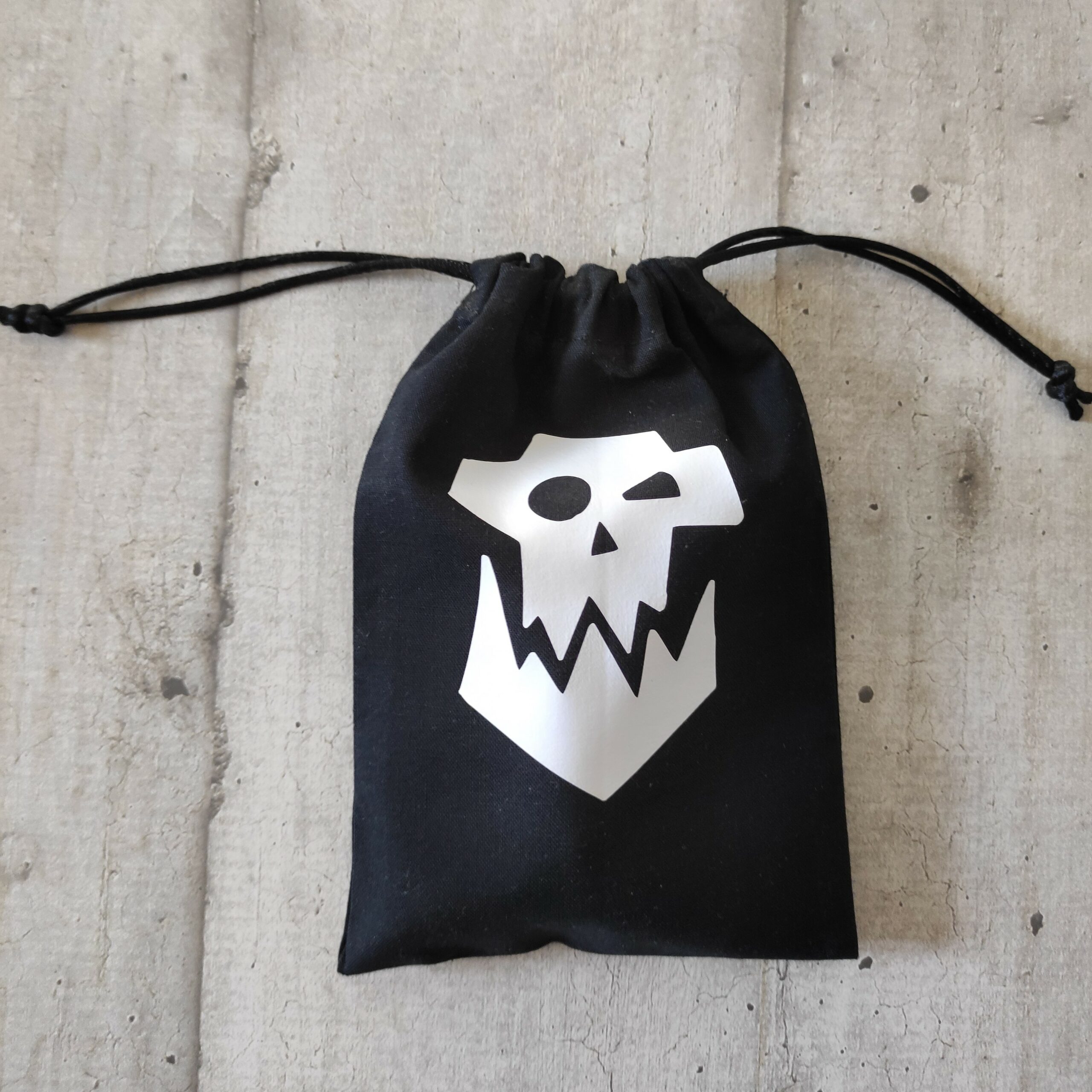 Bourse à dés noire - motif Ork, Gork ou Mork