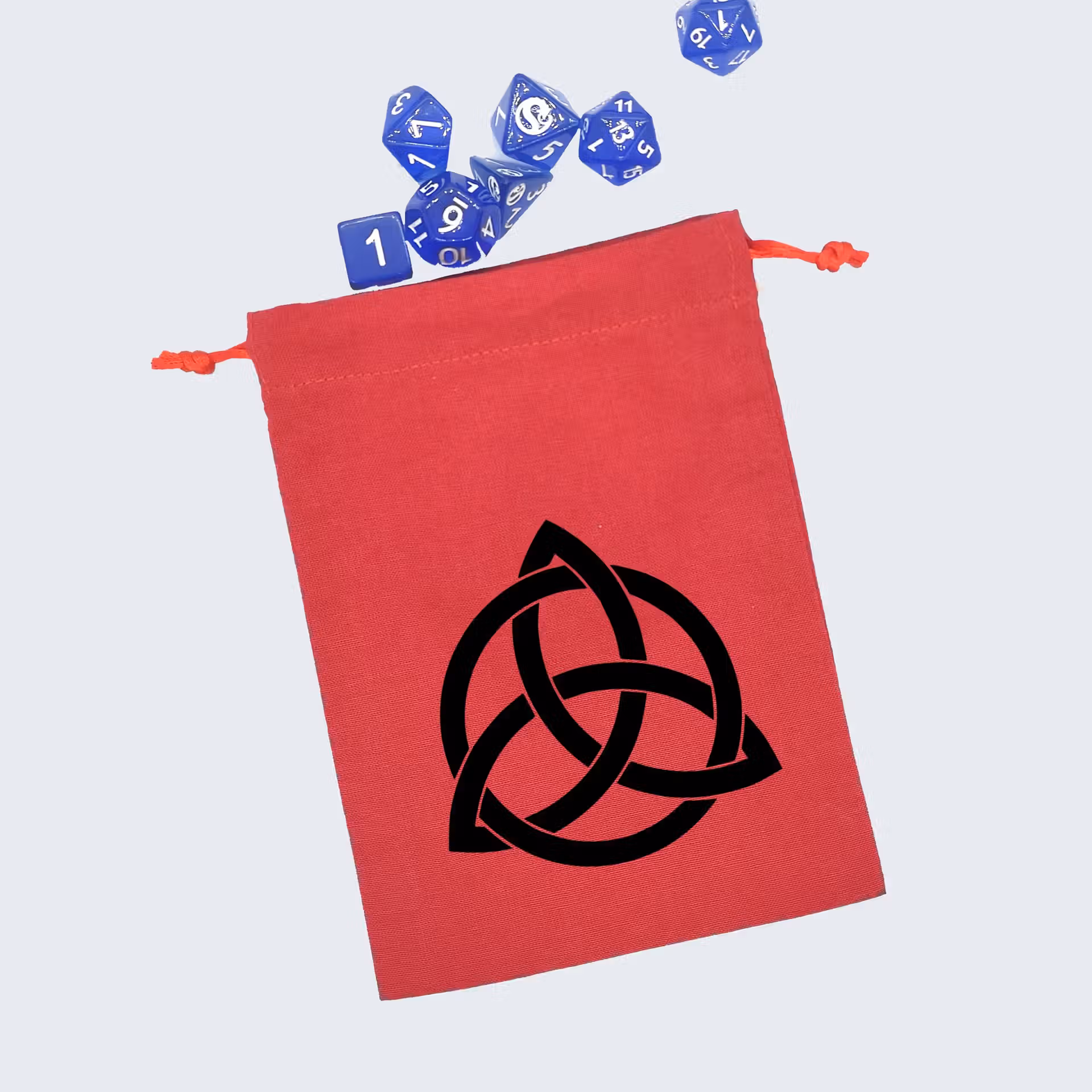 Bourse à dés plate rouge - motif nœud celtique Triquetra avec un set de dés de jeux de rôle Dragons