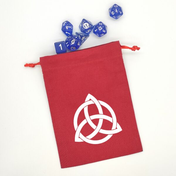 Bourse à dés plate rouge - motif nœud celtique Triquetra avec un set de dés de jeux de rôle Dragons