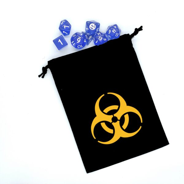 Bourse à dés plate noire- motif risque biologique jaune avec un set de dés de jeu de rôle