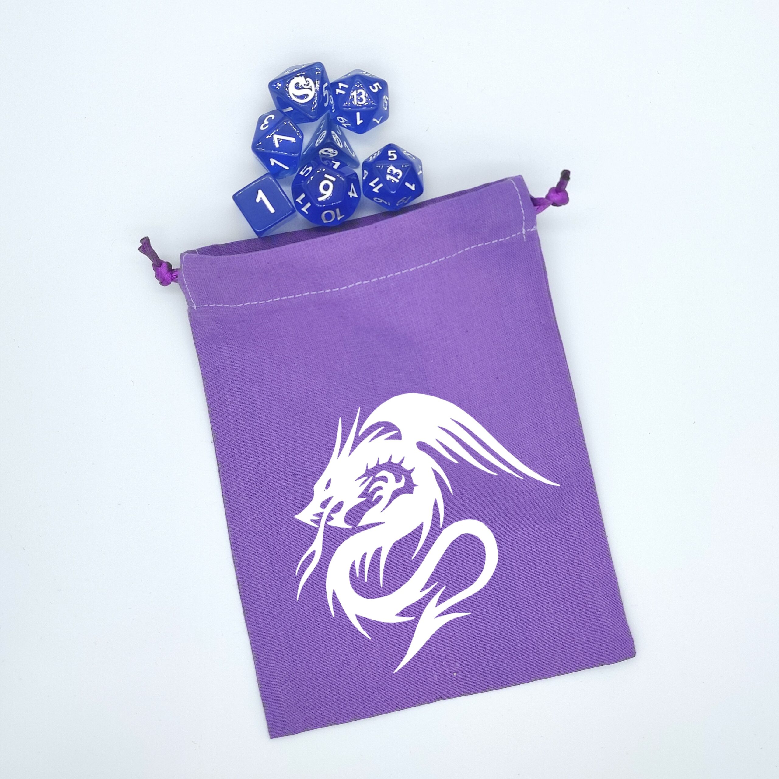 Bourse à dés plate violette - motif dragon blanc avec un set de dés de jeu de rôle