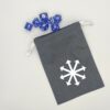 Bourse à dés plate grise - motif étoile du chaos "Space marines" blanc avec un set de dés de jeu de rôle