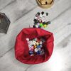 bourse à dés carré noire brodée jeu de rôle rouge pleine de dés