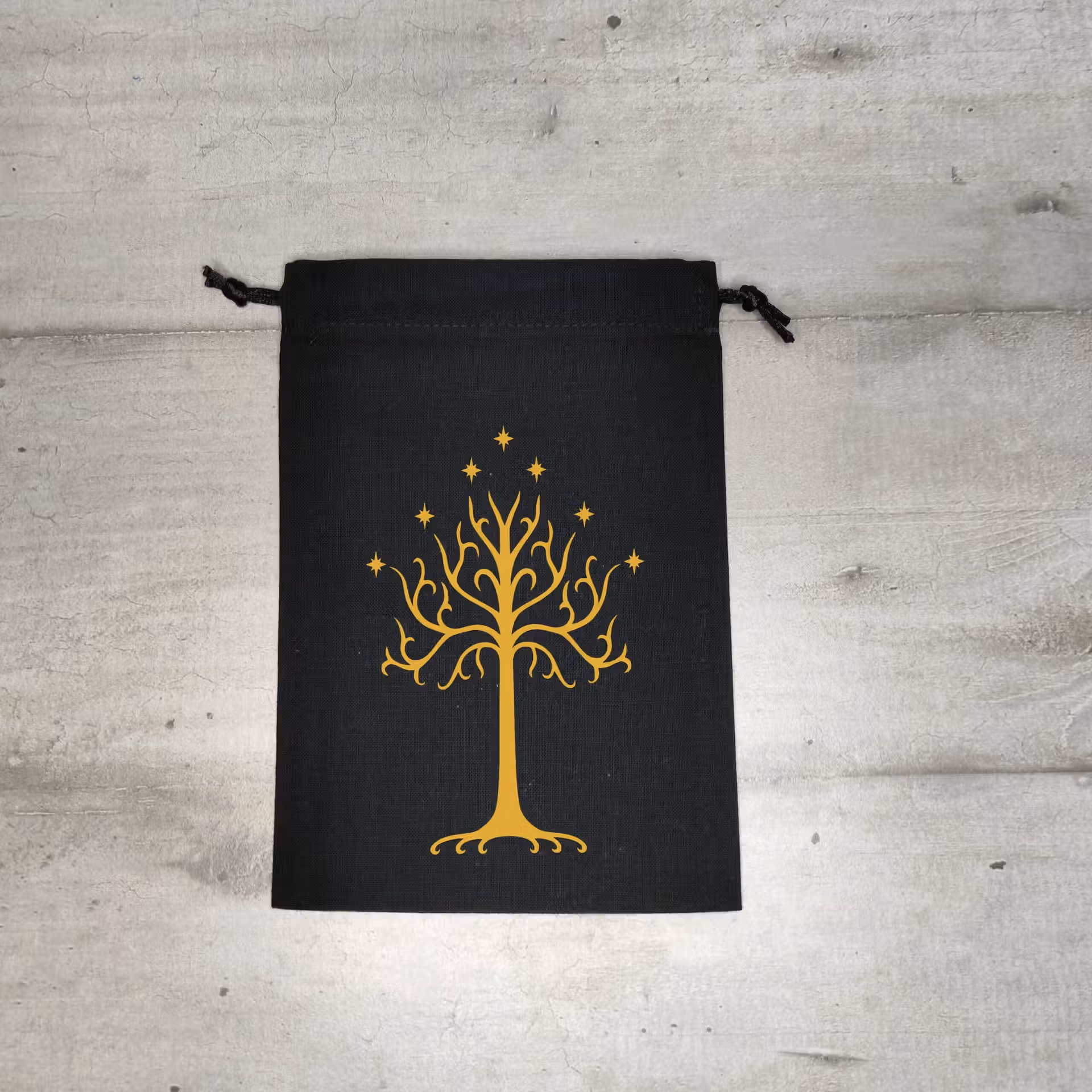 Bourse à dés plate noire - motif Arbre du Gondor en or Bourse à dés plate noire - motif Arbre du Gondor en or
