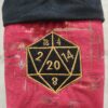 Broderie jeu de rôle D20 sur une bourse