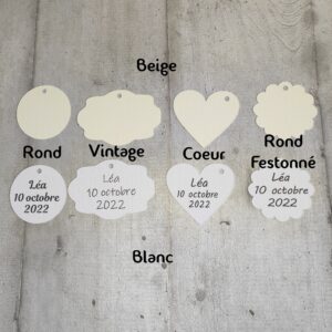 présentation des modèles d'étiquette en papier blanc et beige