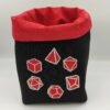 bourse à dés carré noire brodée jeu de rôle rouge