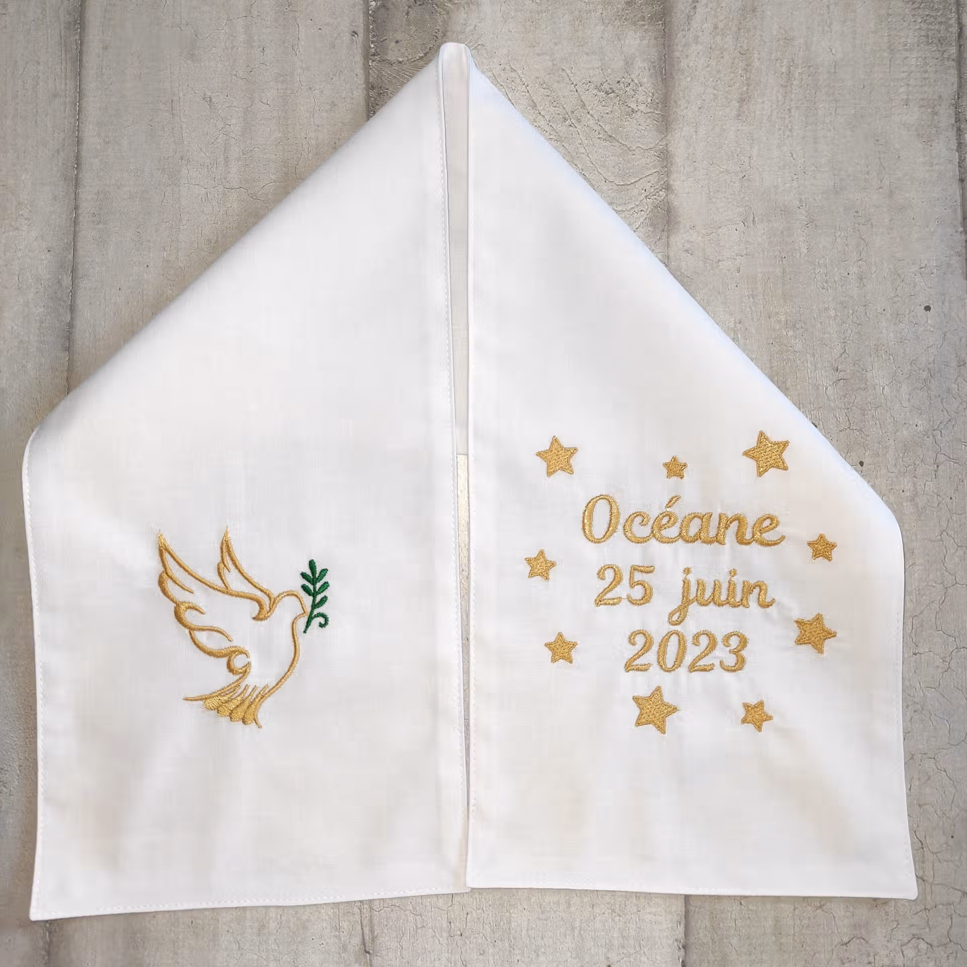 écharpe de baptême colombe bébé