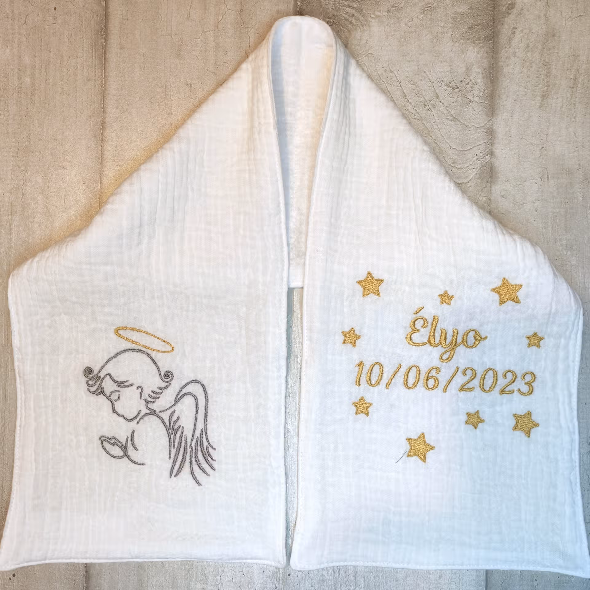 écharpe de baptême brodée personnalisée