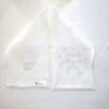 Echarpe de baptême personnalisée en double gaze de coton brodée avec une colombe et une croix de dos