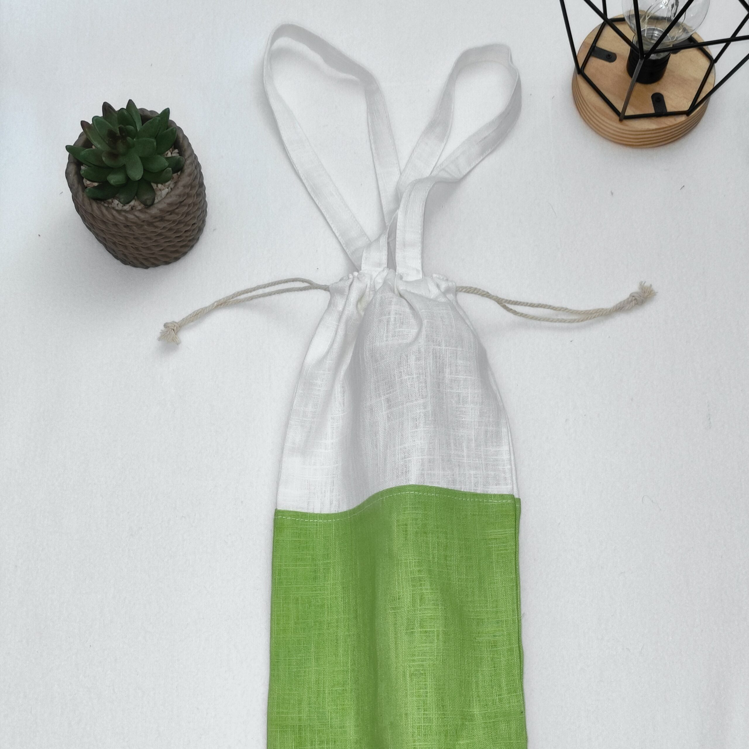 sac à pain bicolore vert et blanc fermé