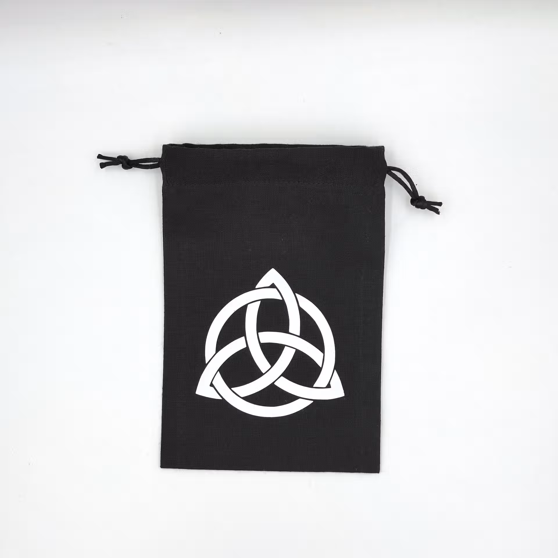 Bourse à dés plate noire - motif nœud celtique Triquetra