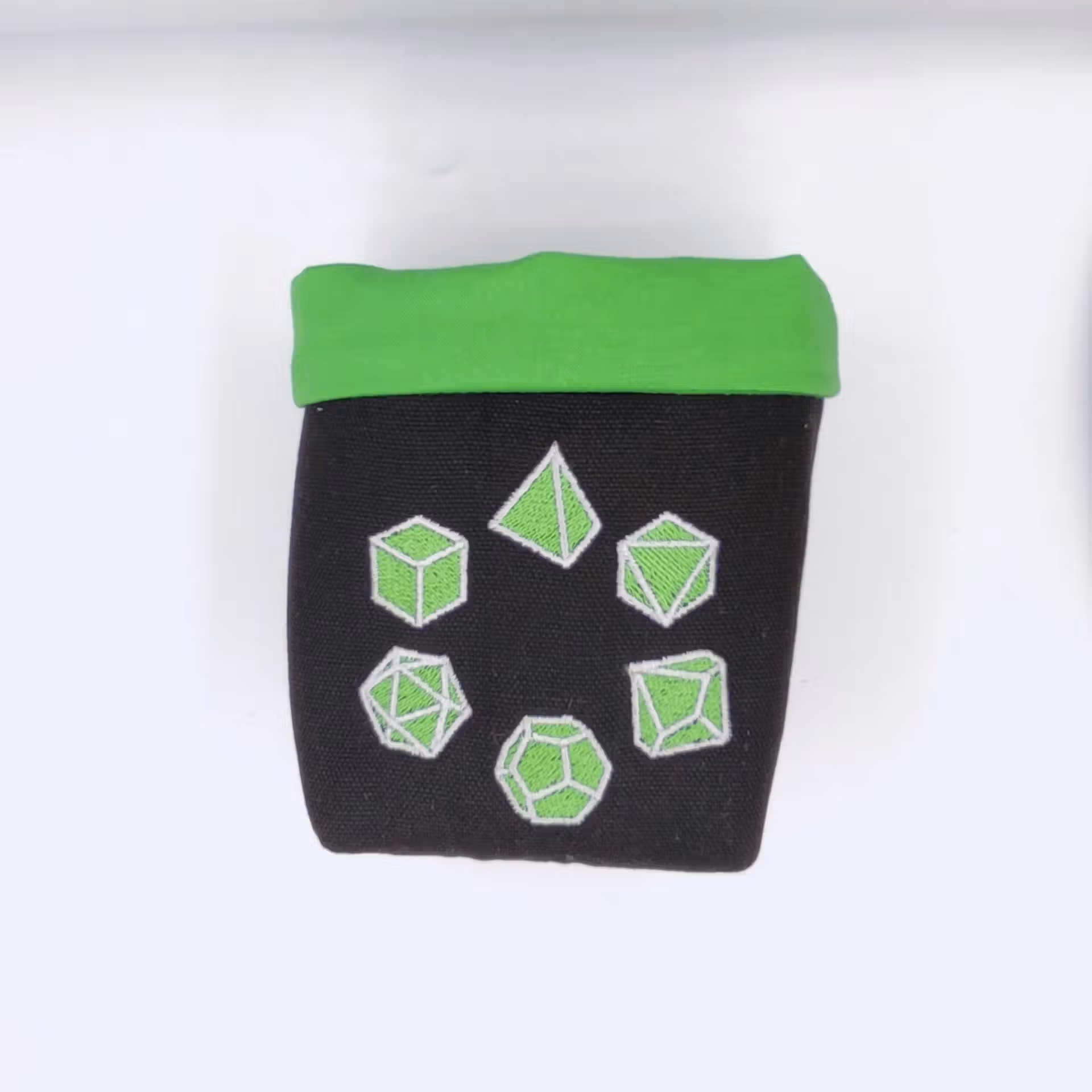 bourse à dés carré noire brodée jeu de rôle vert bourse à dés carré noire brodée jeu de rôle vert