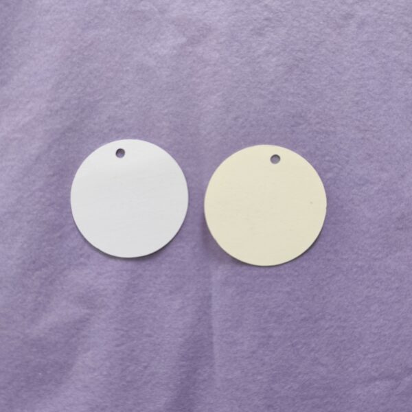 2 Etiquettes en papier rond de couleur beige et blanc