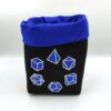 bourse à dés carré noire brodée jeu de rôle bleu roi