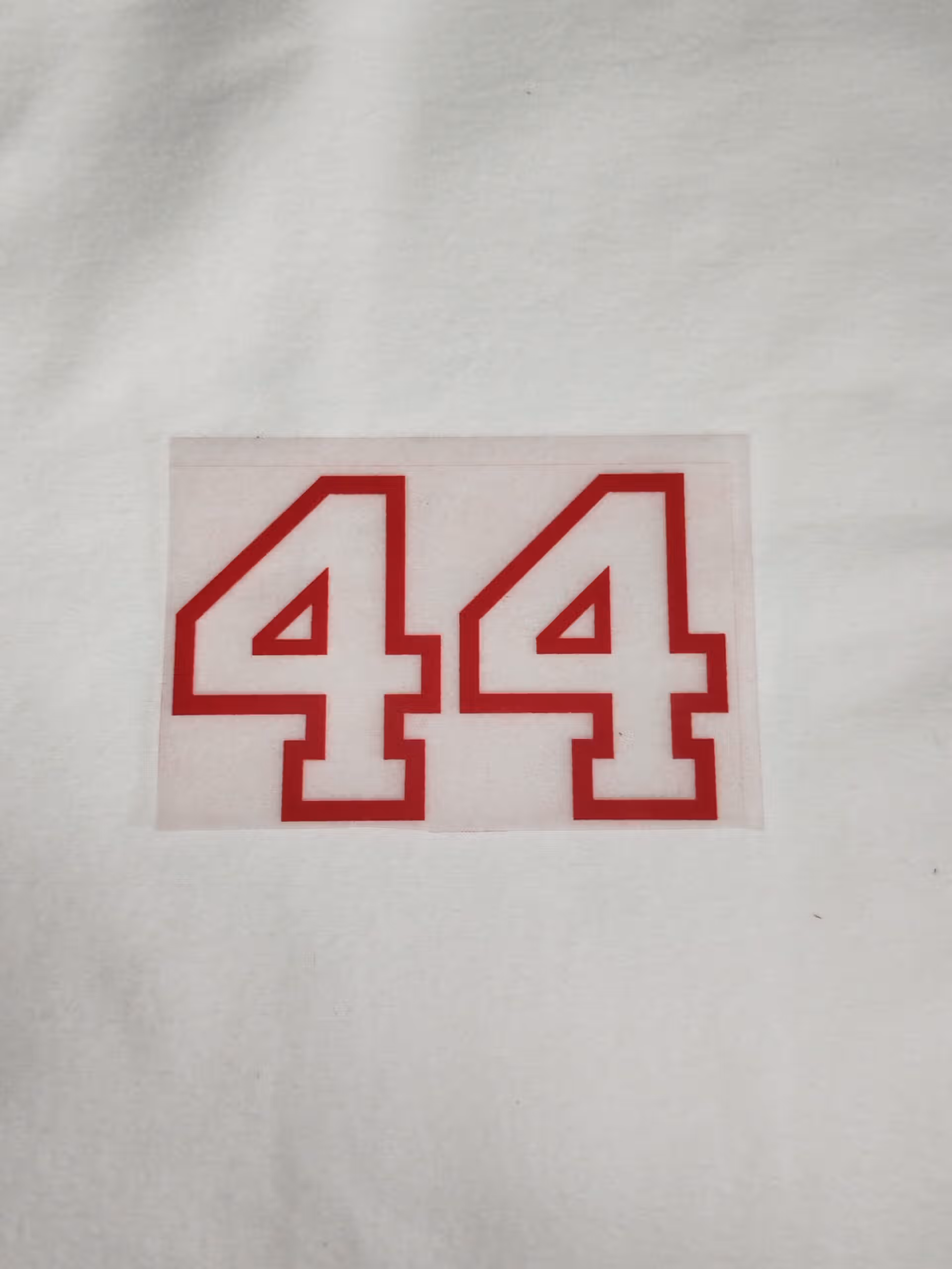 flex thermocollant numéroté rouge flex thermocollant : 44 de couleur rouge