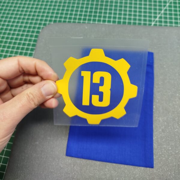 porte crantée et numéro d'abri 13 Vault Tec