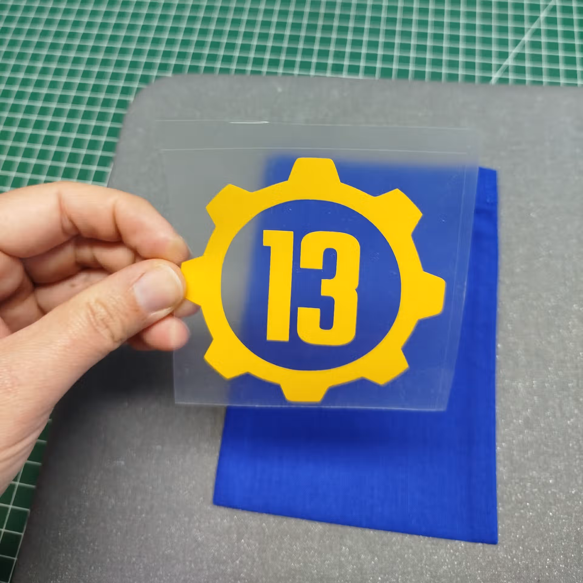porte crantée et numéro d'abri 13 Vault Tec