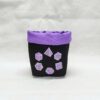 bourse à dés carré noire brodée jeu de rôle violet