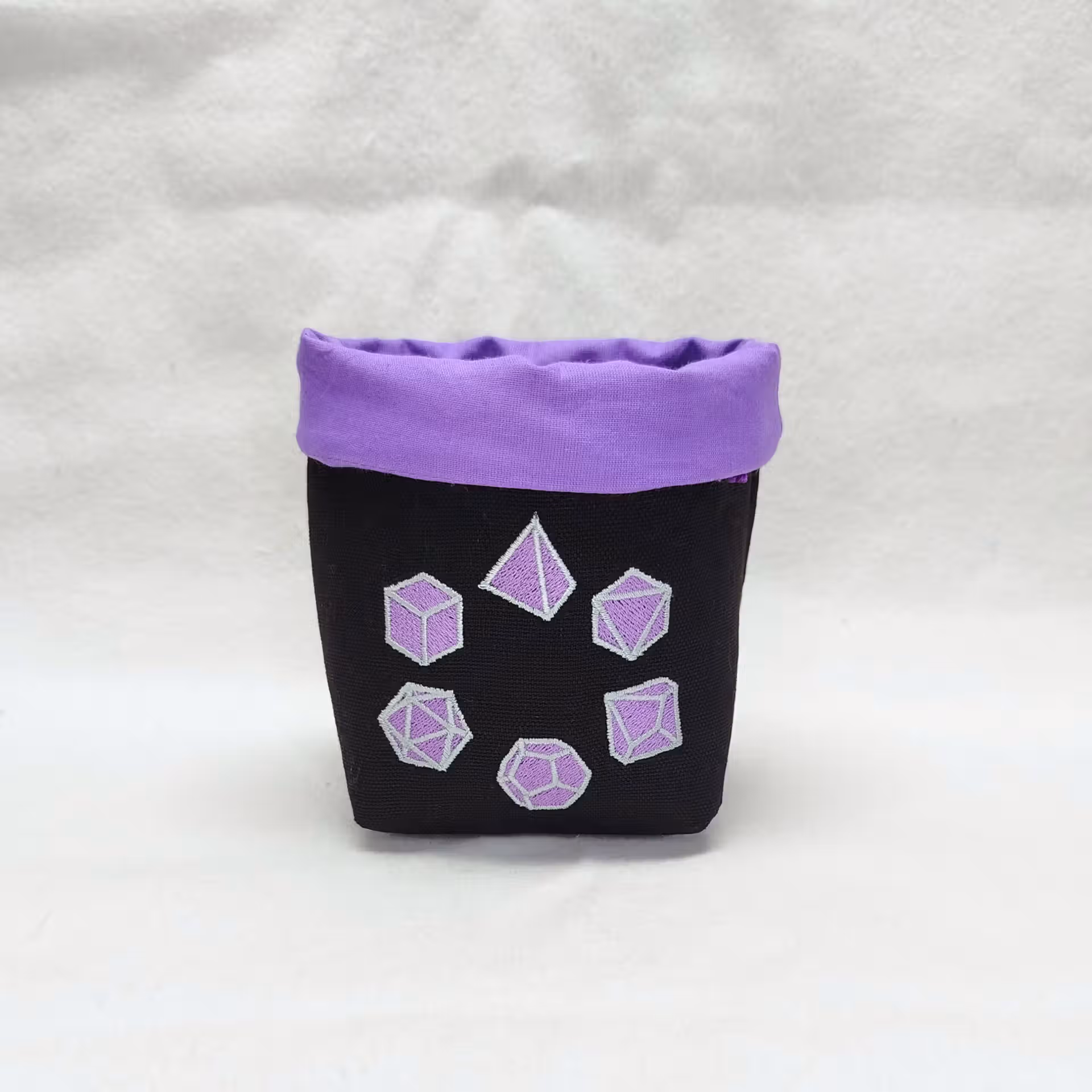 bourse à dés carré noire brodée jeu de rôle violet bourse à dés carré noire brodée jeu de rôle violet