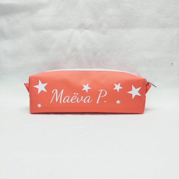 Trousse orange personnalisée avec prénom Maëva et des étoiles