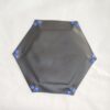 piste à dés bleu hexagonale en simili avec pression ouverte vue de dessous
