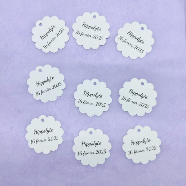 9 Etiquettes en papier rond festonné