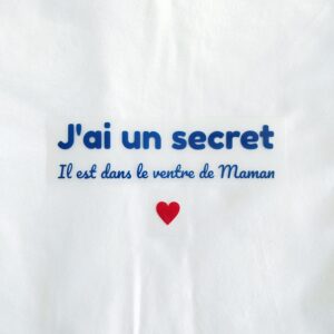 photo du flex fini j'ai une secret, il est dans le ventre de maman en bleu foncé
