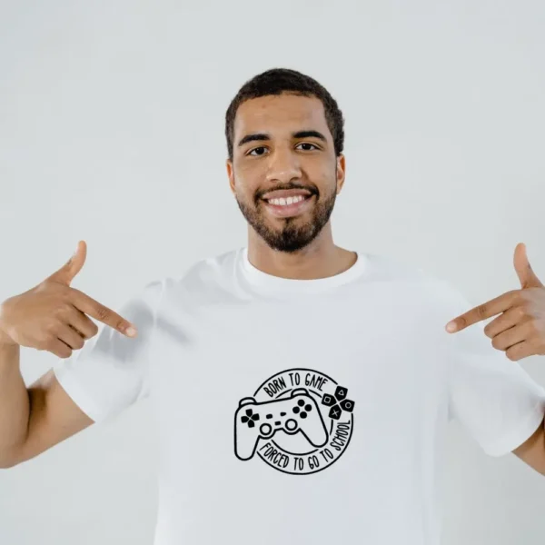 flex thermocollant noir "Born to game forced to go to school" sur t-shirt blanc