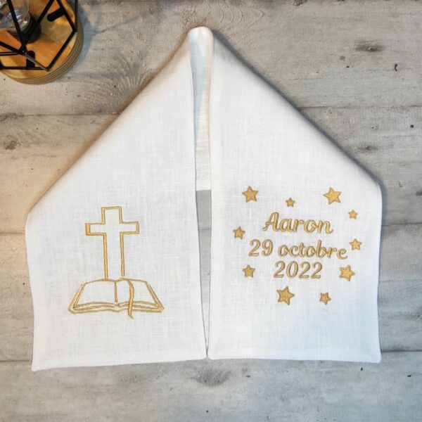 Echarpe de baptême en lin blanc brodée avec une croix et une bible personnalisée