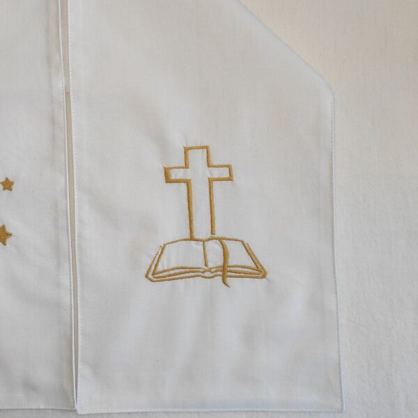 Echarpe de baptême brodée avec une croix et une bible ange en coton blanc et personnalisée