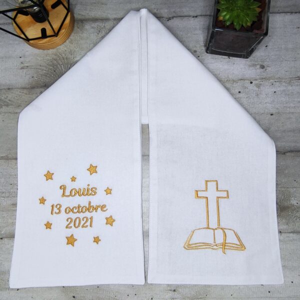 Echarpe de baptême brodée avec une croix et une bible ange en coton blanc et personnalisée