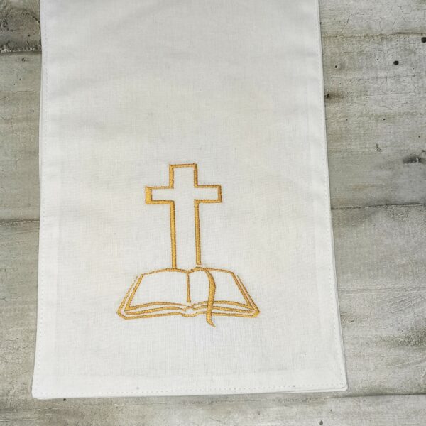Echarpe de baptême brodée avec une croix et une bible ange en coton blanc et personnalisée