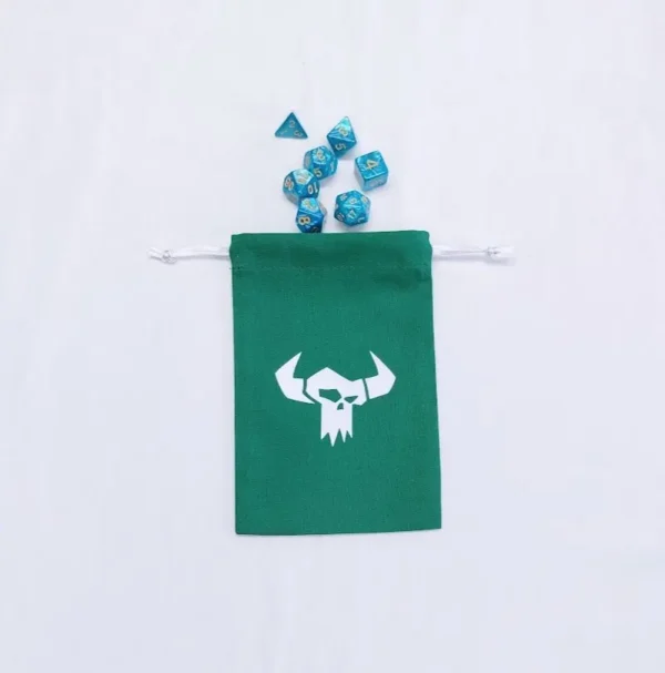 Bourse à dés plate verte - motif Ork à cornes (version 1)