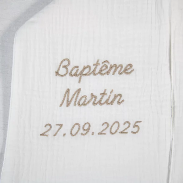 Echarpe de baptême personnalisée brodée avec une croix