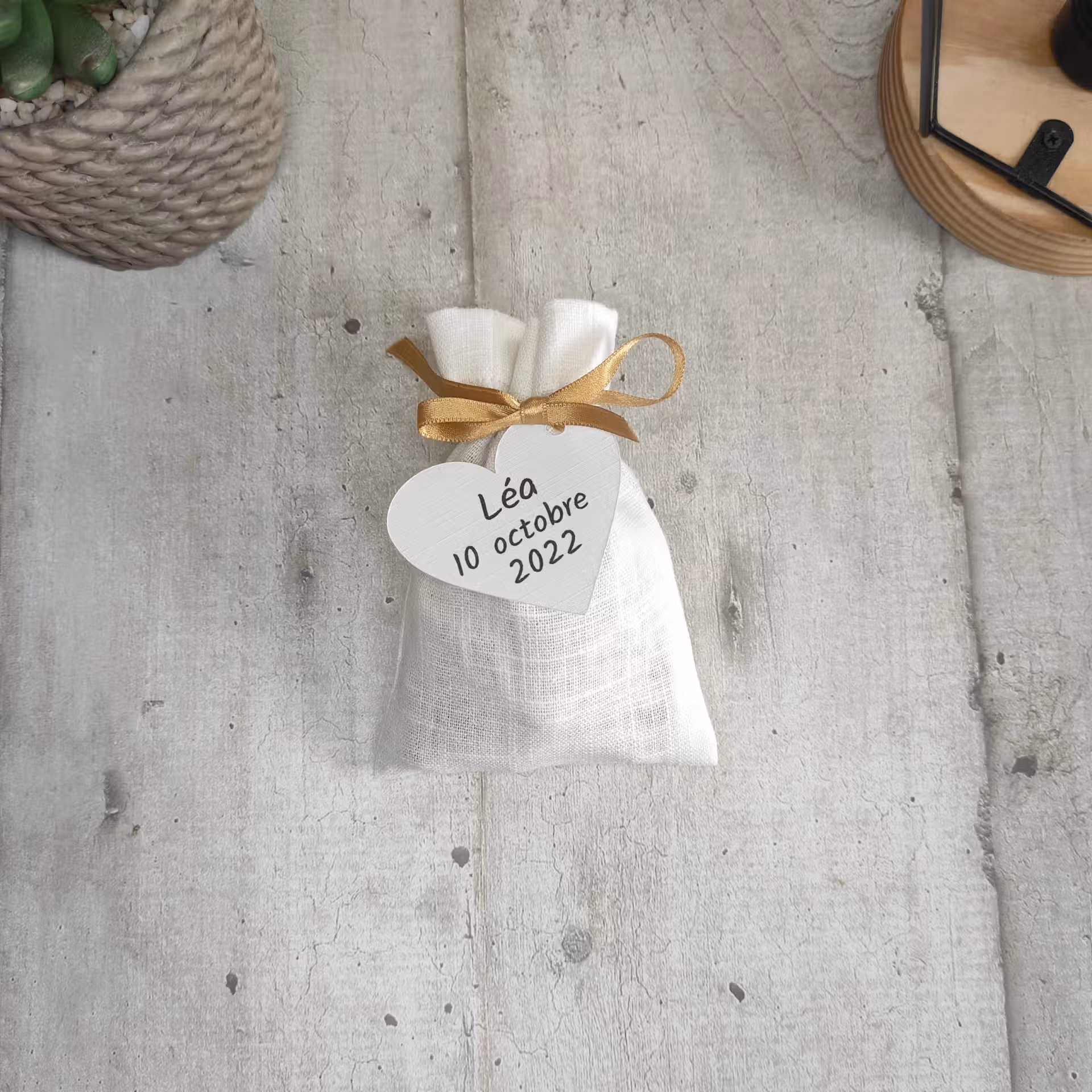 étiquette coeur sur ballotin dragée Lot de 20 Etiquettes cœur en papier, perforées et personnalisées