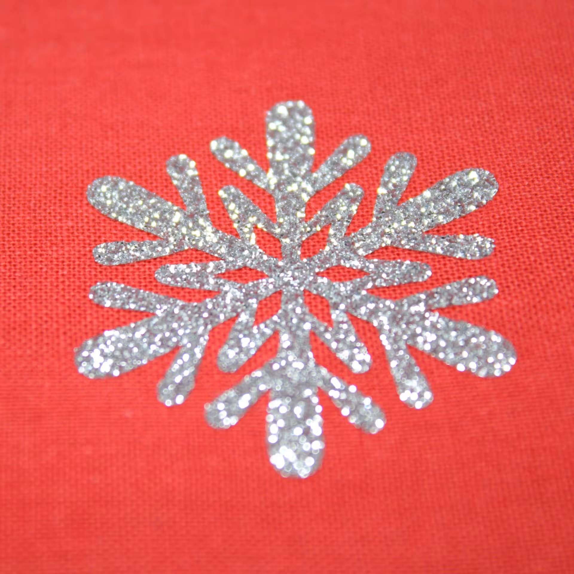 flocon3_rouge Lot de 10 flocons de neige en flex ou vinyle thermocollant à paillettes - style 3