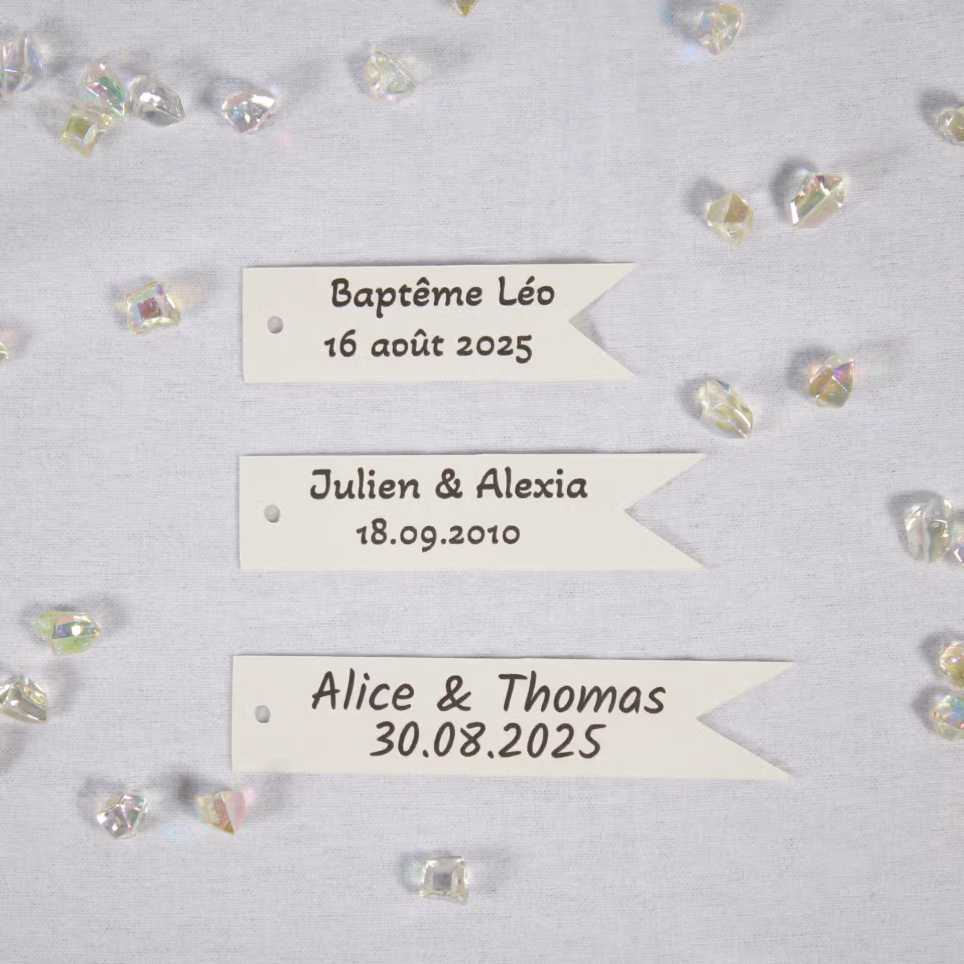 drapeau fanion1 Lot de 15 Etiquettes en papier, perforées et personnalisées - Forme drapeau fanion