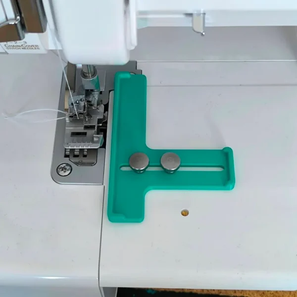 Guide de couture pour recouvreuse