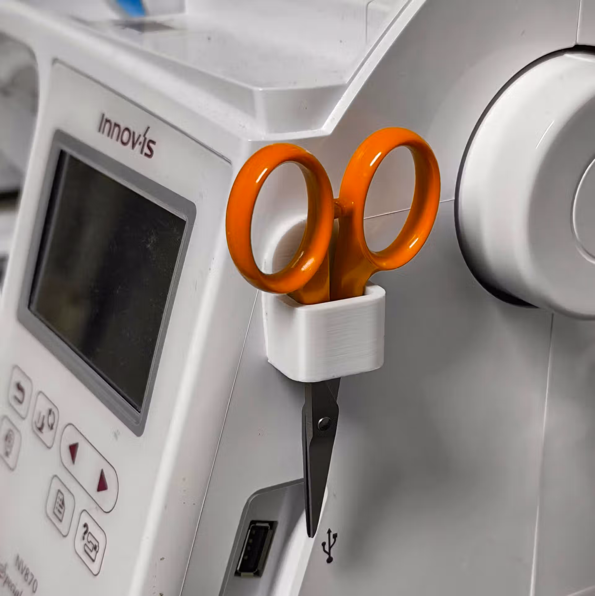 IMG_20251018_210249-EDIT Support à ciseaux à coller