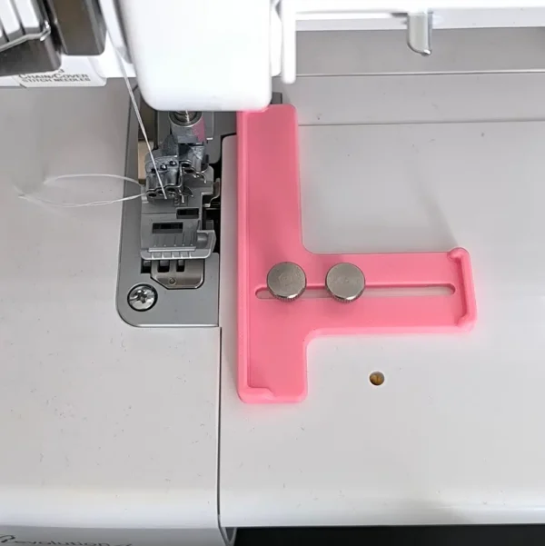 Guide de couture pour recouvreuse