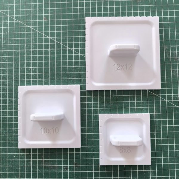 Gabarit de découpe carré avec poignée