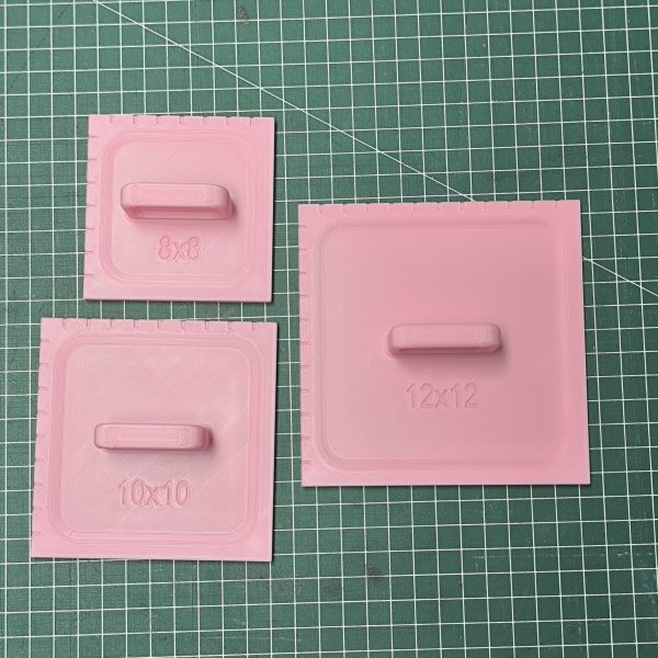 Gabarit de découpe carré avec poignée