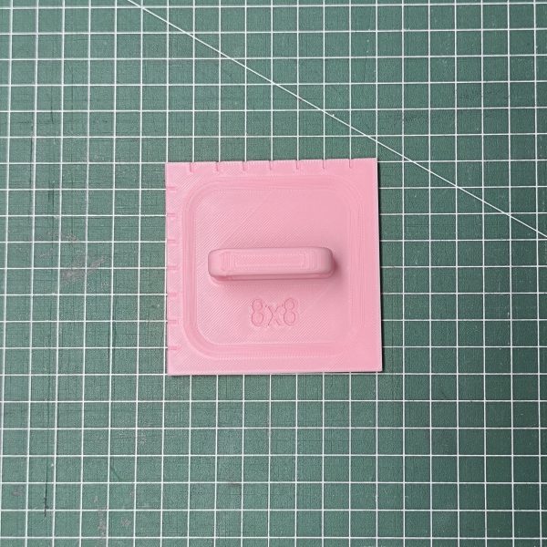 Gabarit de découpe carré avec poignée