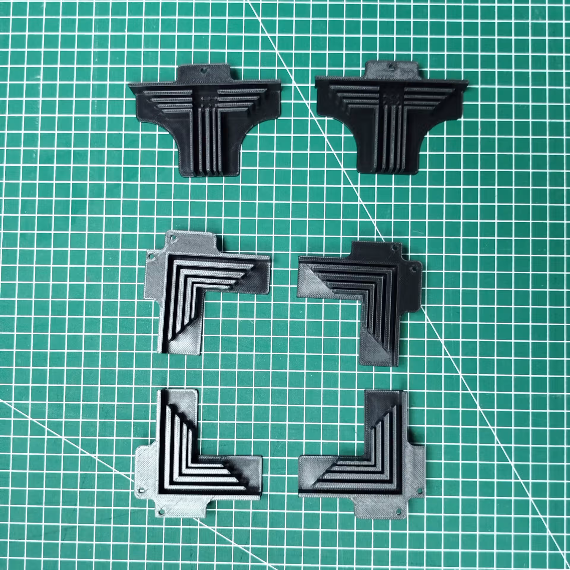 Guide d'angles pour la fabrication de boîte en carton