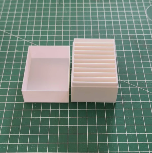 Boîte de rangement avec couvercle pour étui d'aiguilles