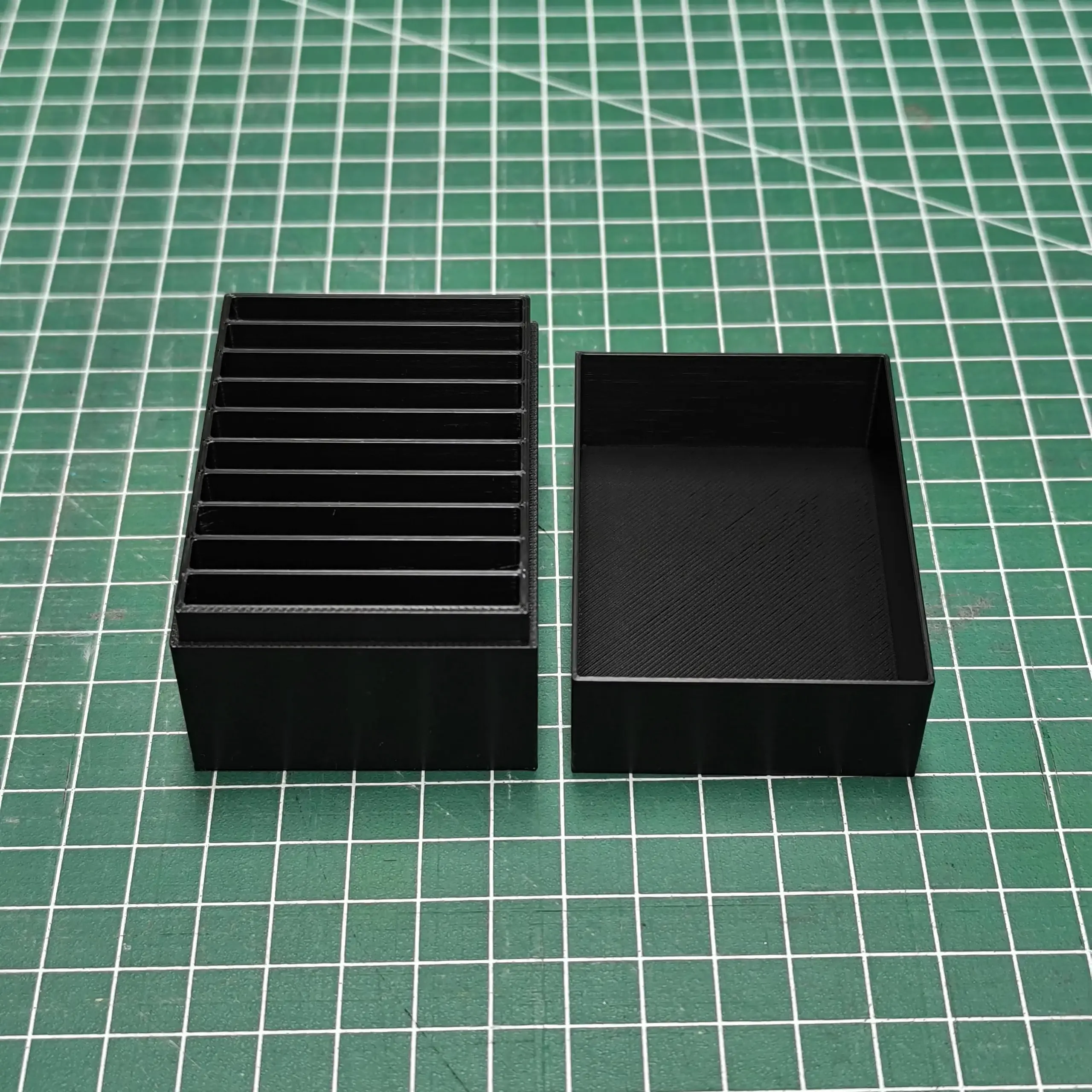 Boîte de rangement avec couvercle pour étui d'aiguilles