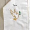 3 Echarpe de baptême personnalisée brodée avec une colombe